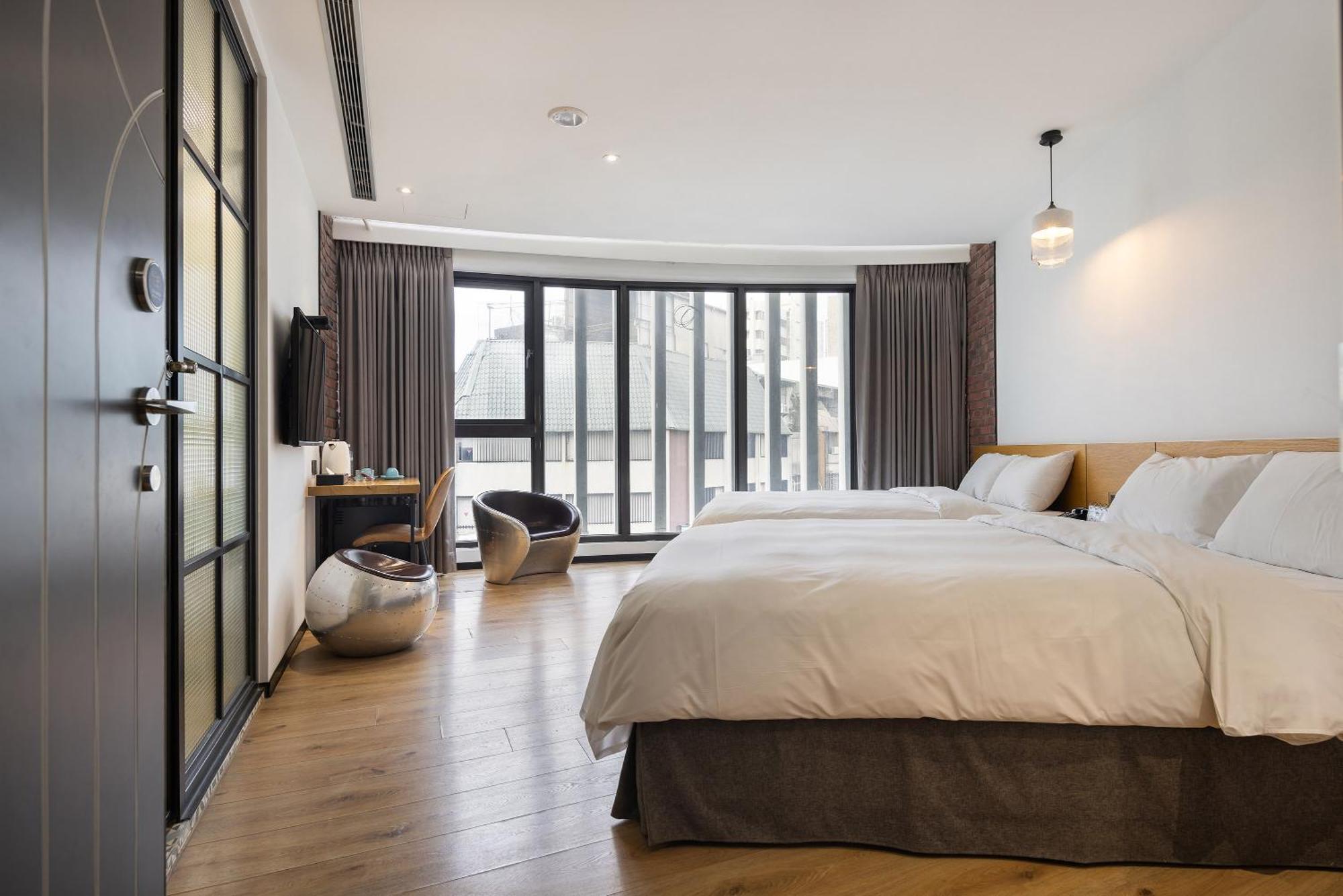 Bluesky Hotel Тайчжун Экстерьер фото