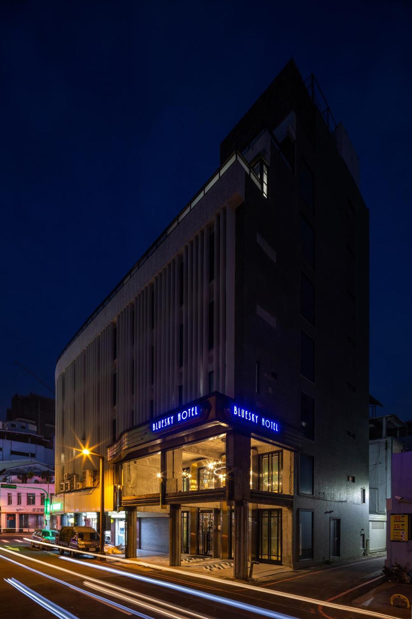 Bluesky Hotel Тайчжун Экстерьер фото