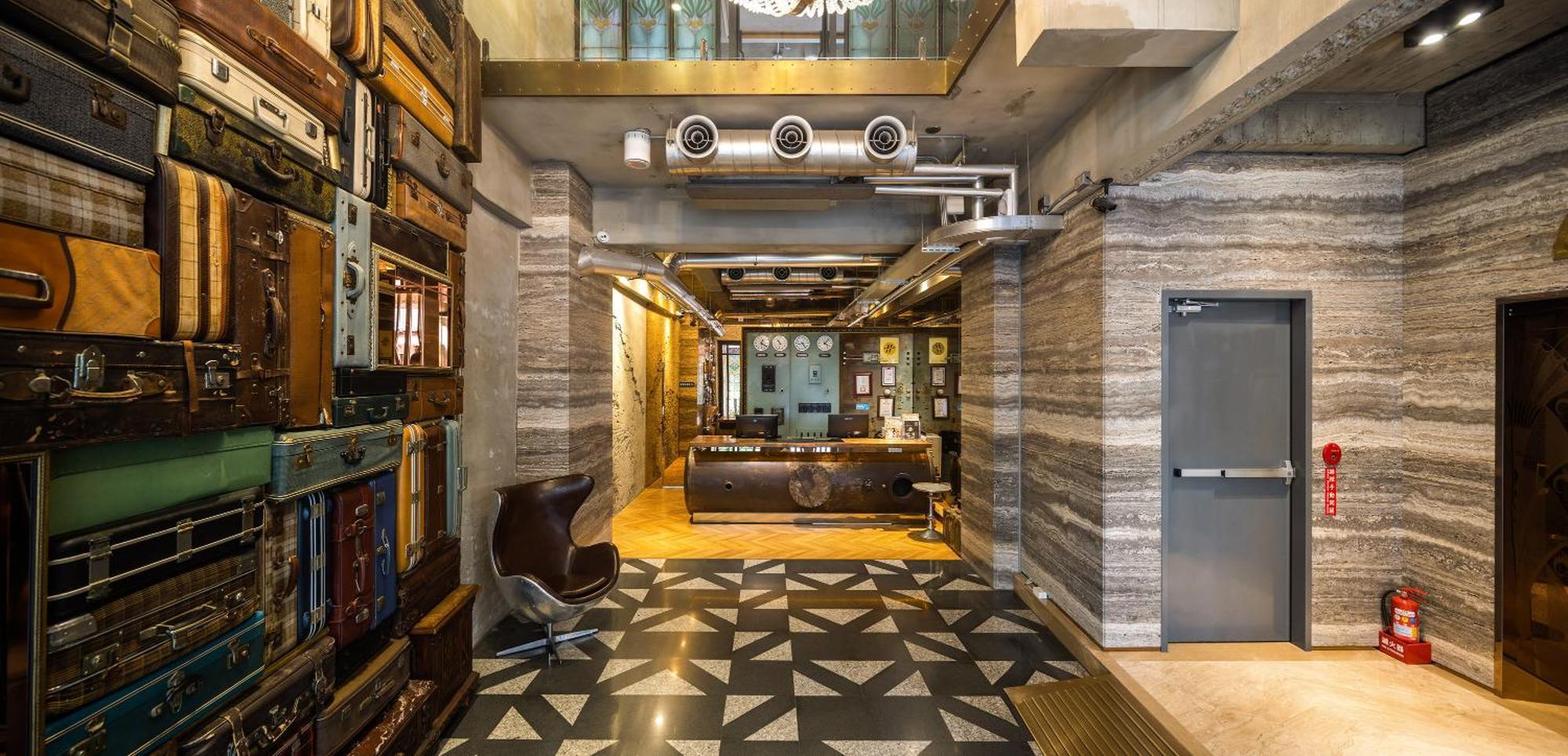 Bluesky Hotel Тайчжун Экстерьер фото