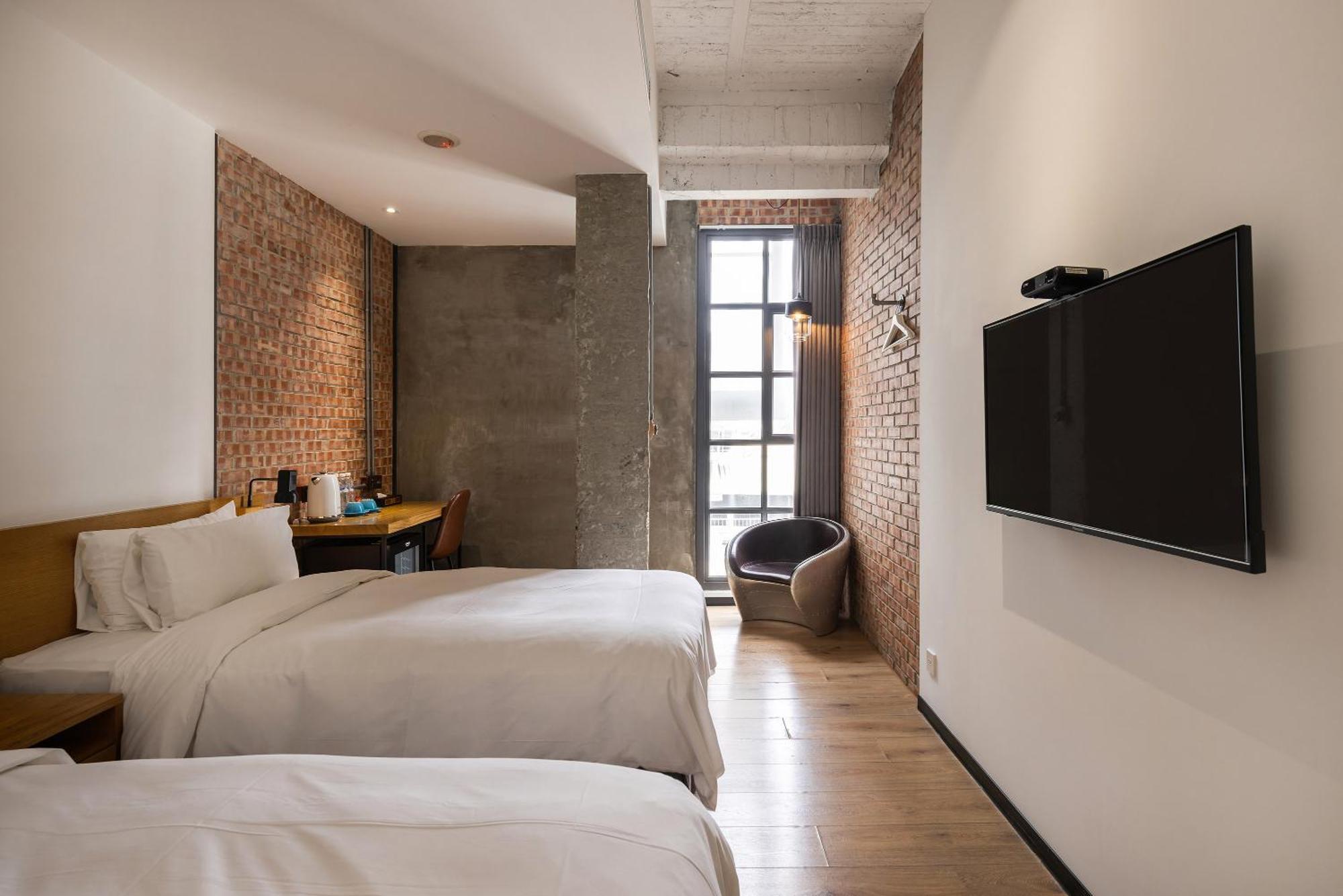 Bluesky Hotel Тайчжун Экстерьер фото