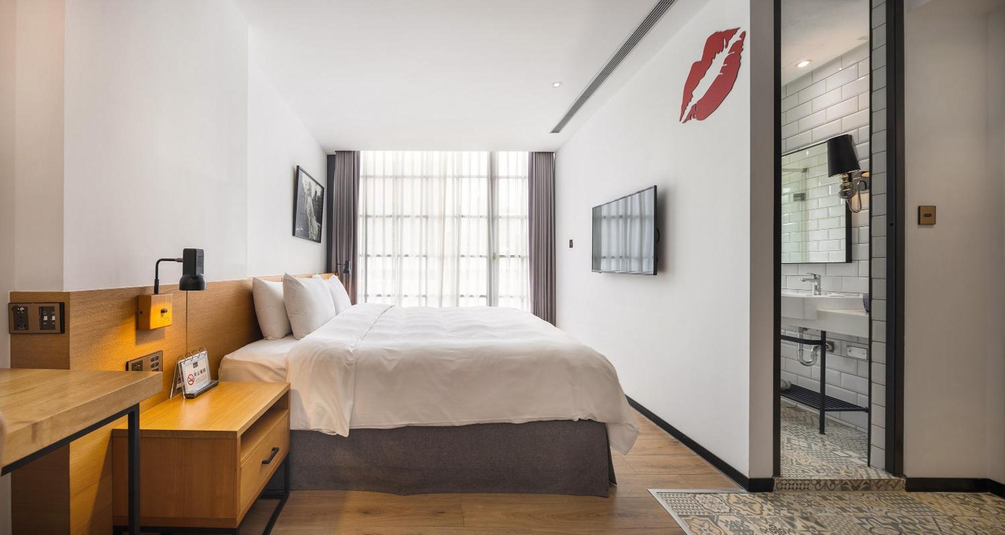 Bluesky Hotel Тайчжун Экстерьер фото