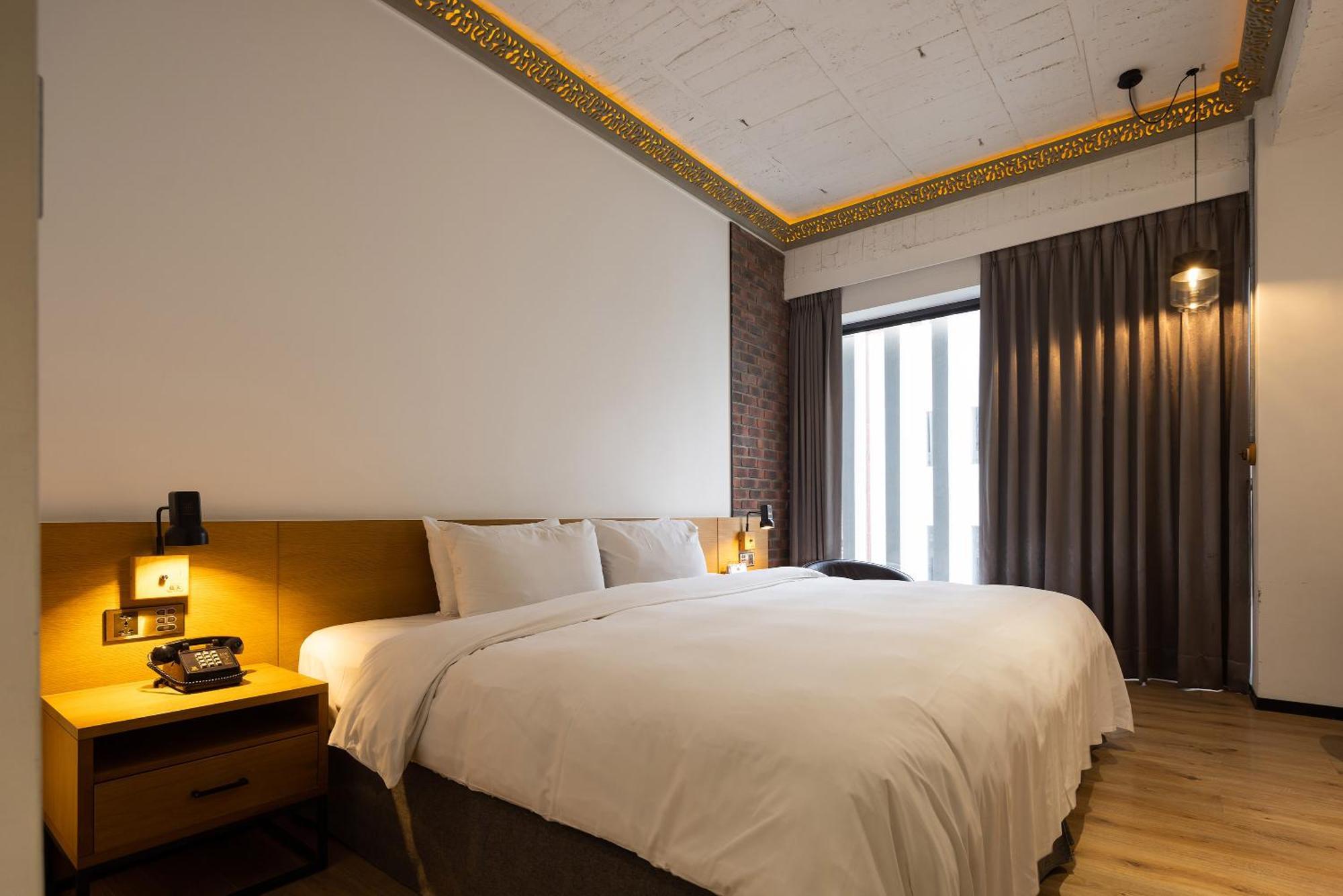 Bluesky Hotel Тайчжун Экстерьер фото