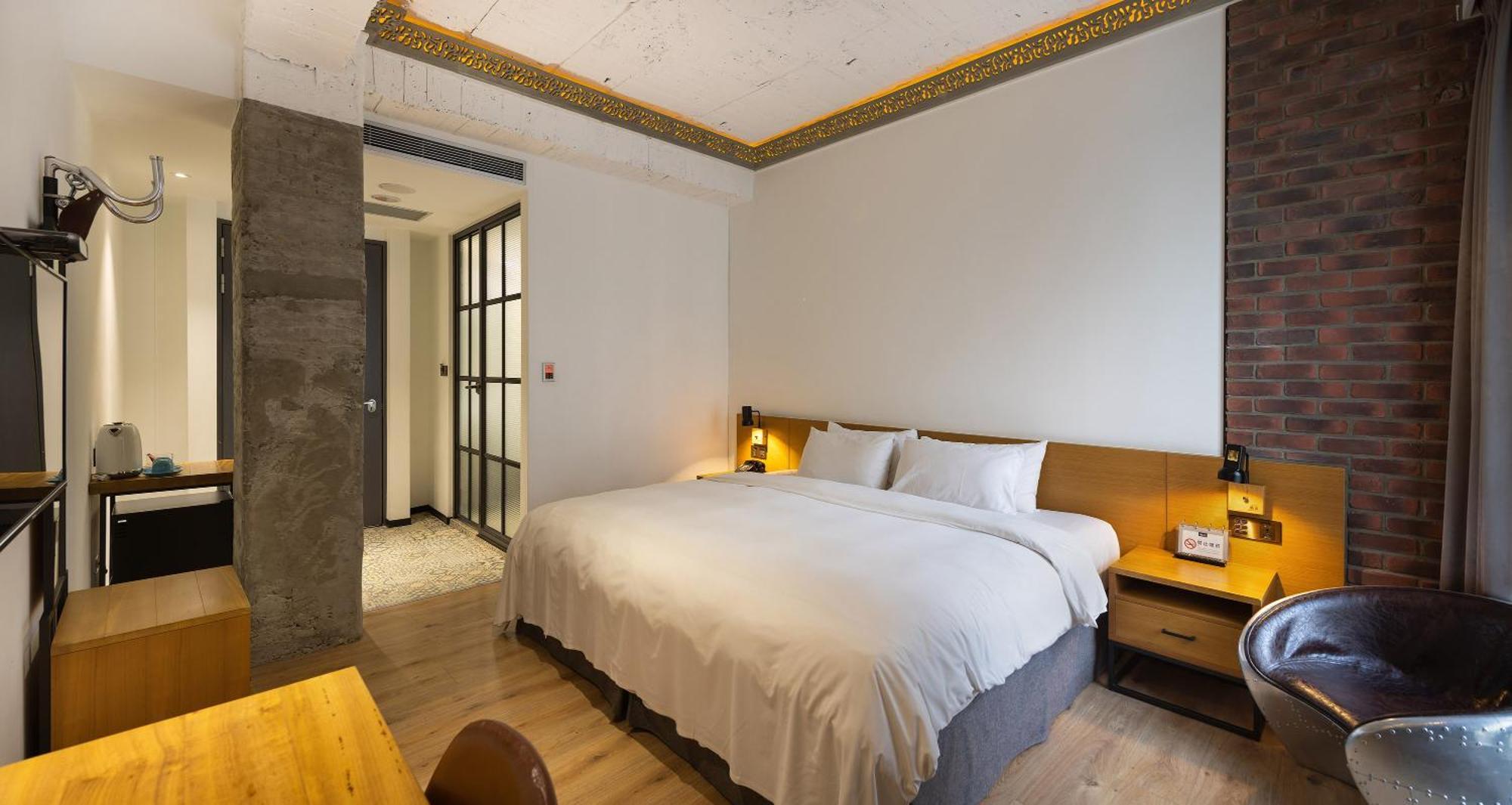 Bluesky Hotel Тайчжун Экстерьер фото