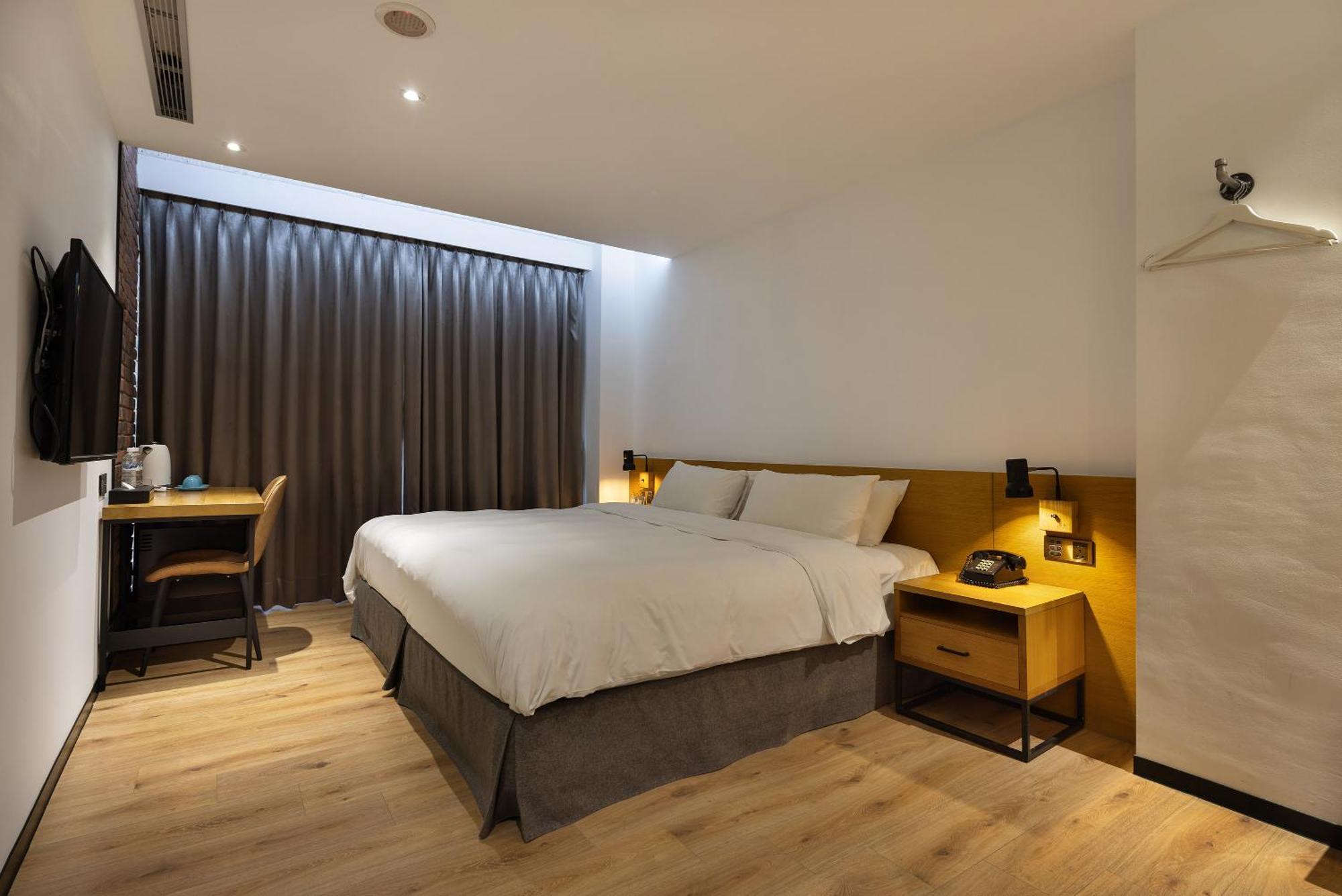 Bluesky Hotel Тайчжун Экстерьер фото