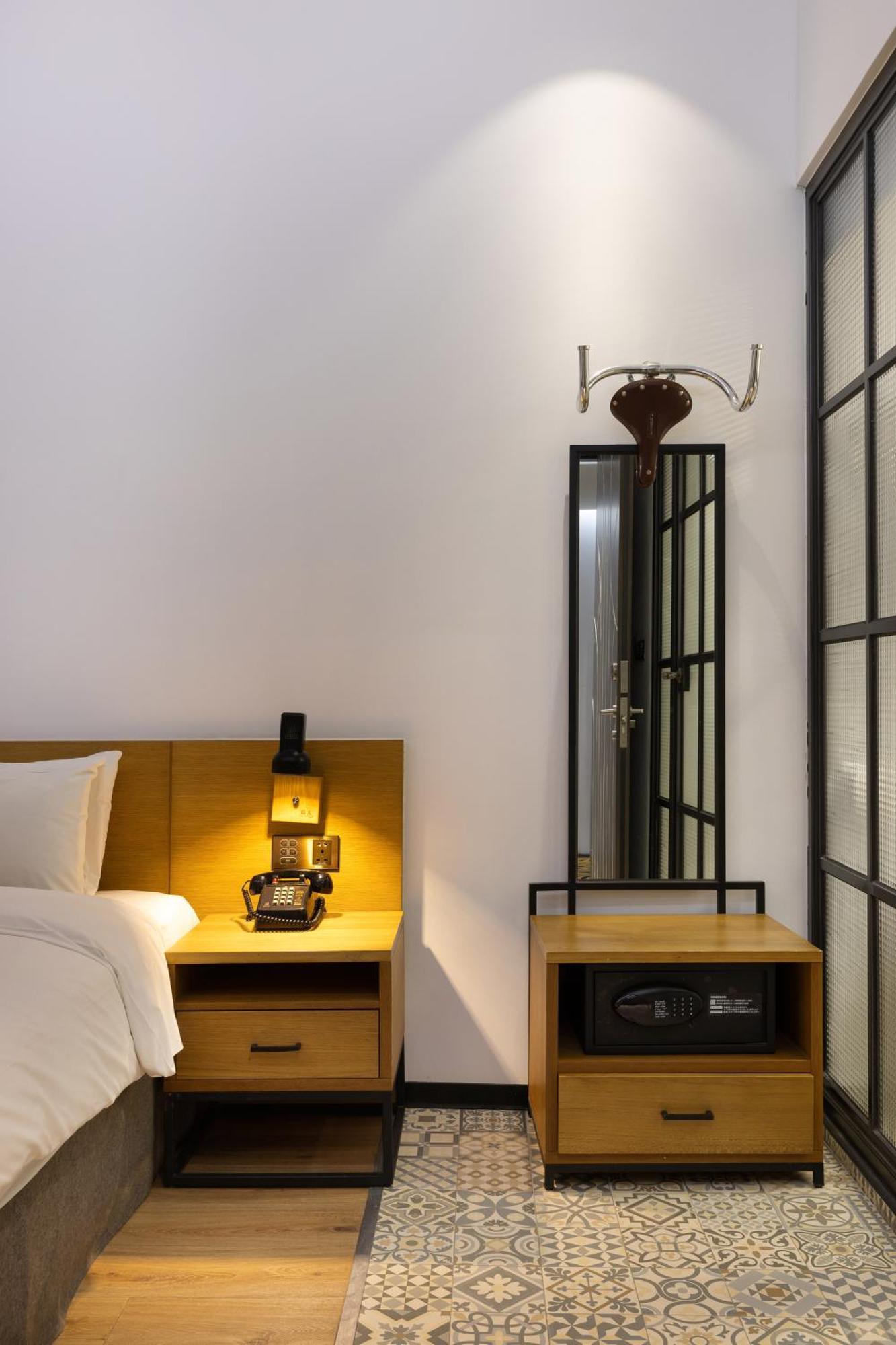 Bluesky Hotel Тайчжун Экстерьер фото