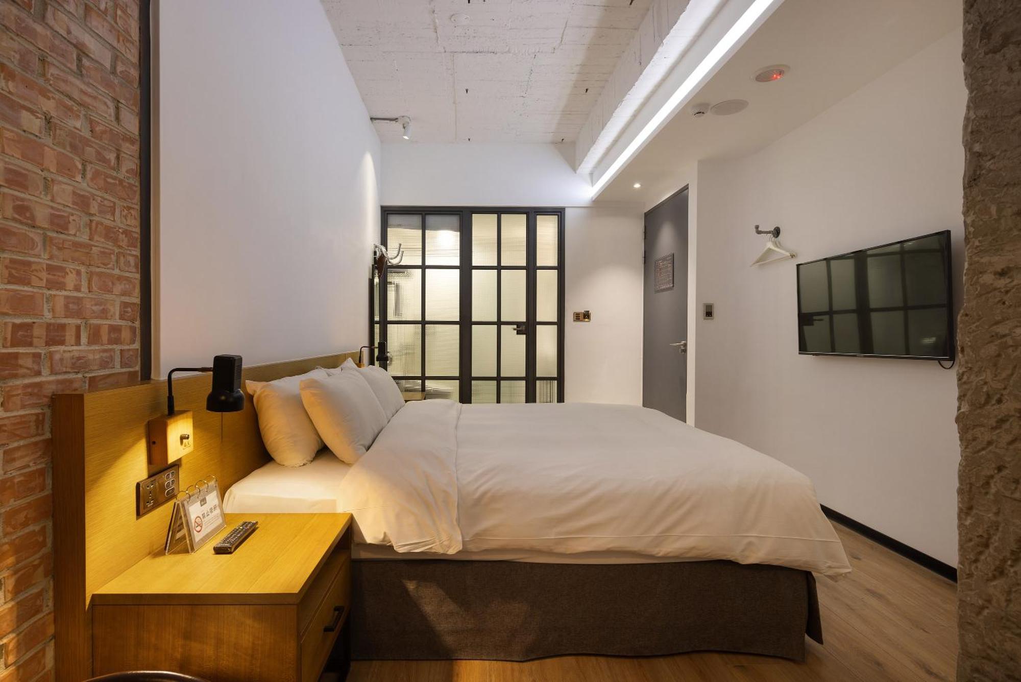 Bluesky Hotel Тайчжун Экстерьер фото