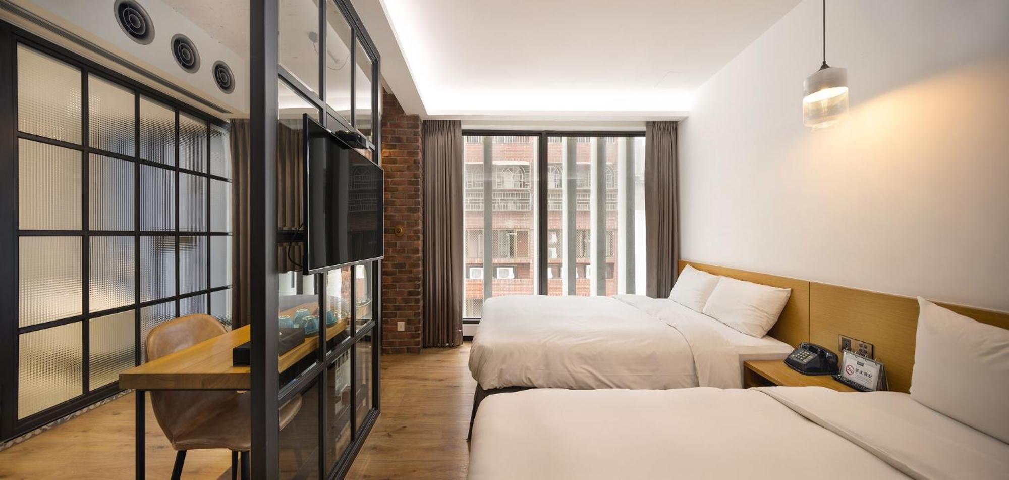 Bluesky Hotel Тайчжун Экстерьер фото