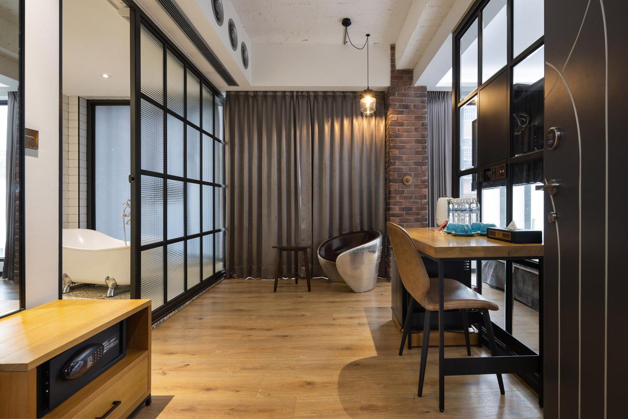 Bluesky Hotel Тайчжун Экстерьер фото