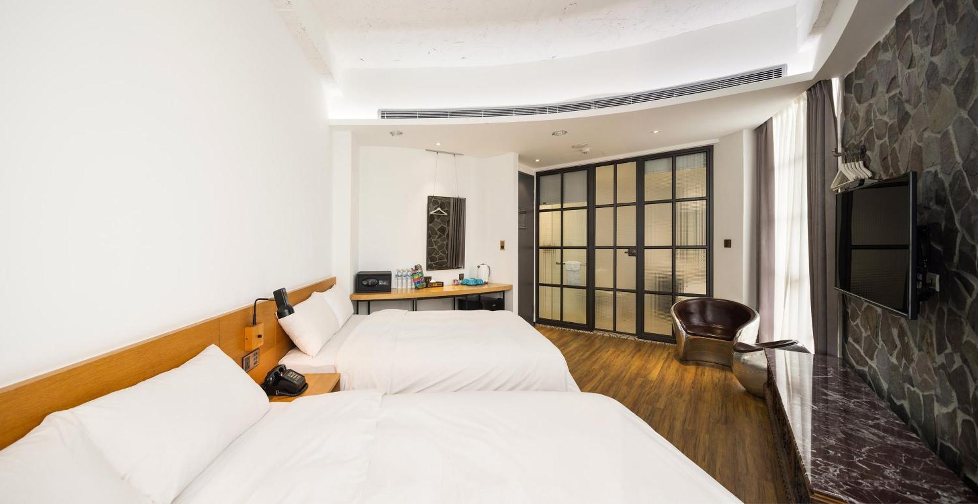 Bluesky Hotel Тайчжун Экстерьер фото