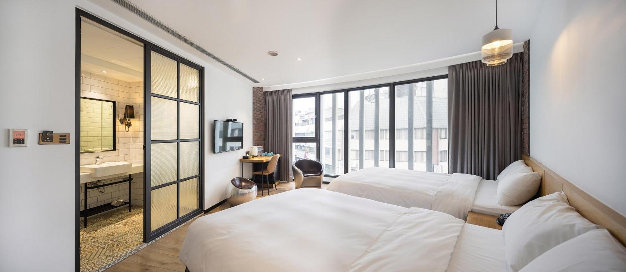 Bluesky Hotel Тайчжун Экстерьер фото