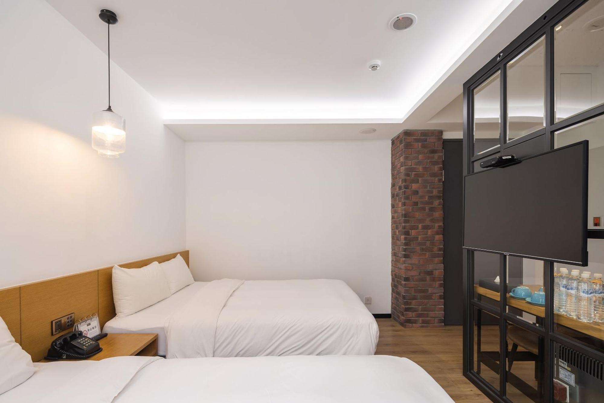 Bluesky Hotel Тайчжун Номер фото